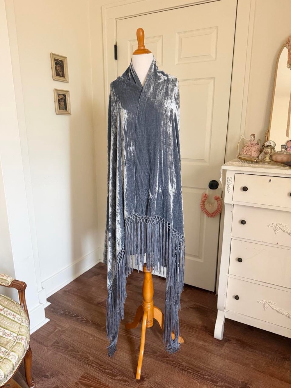 Gorgeous Vintage Neiman Marcus Crushed Velvet Silver Grey Piano Scarf Shawl Wrap